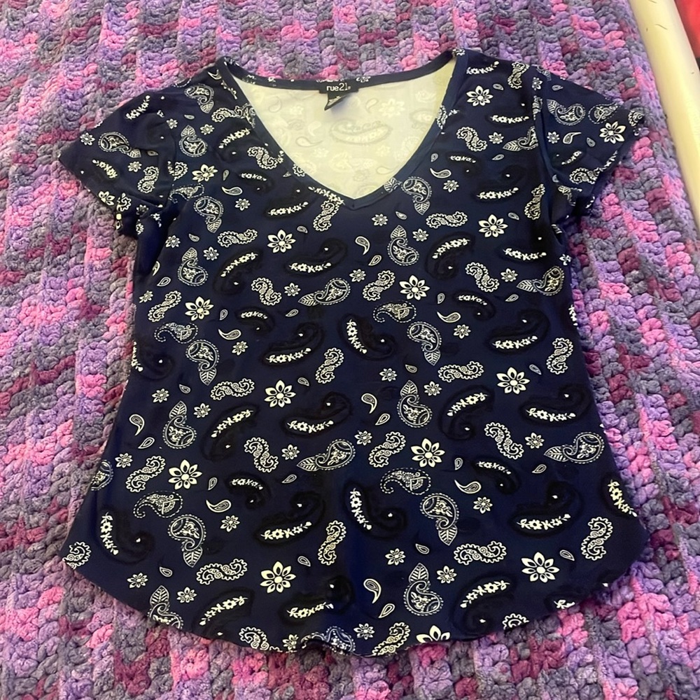 Rue 21 Navy Blue Paisley Print V-Neck Shirt